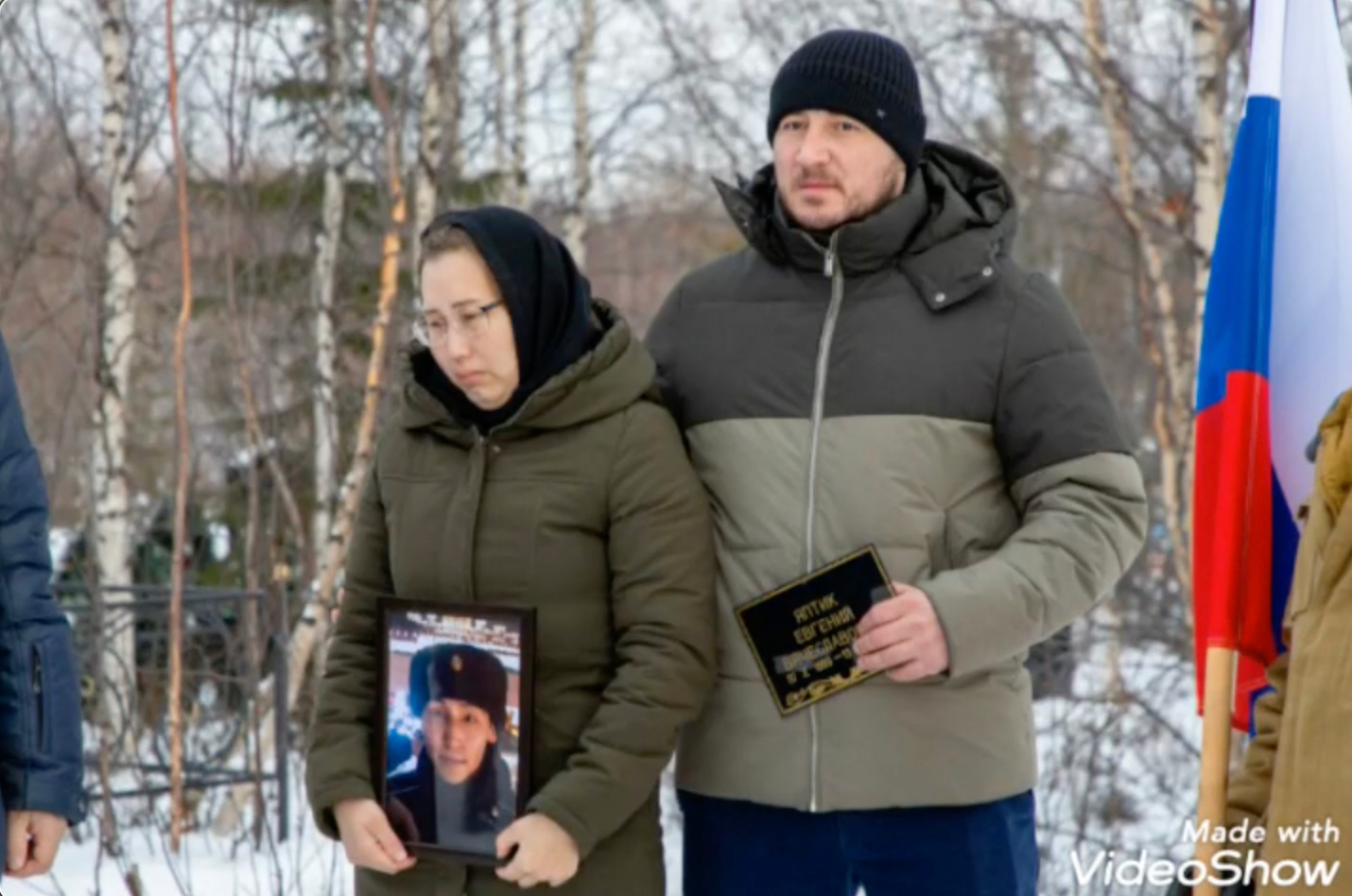 Похороны погибшего на войне с Украиной старшего наводчика минометного взвода мотострелкового батальона, уроженца Нового Порта (Ямальский район, ЯНАО), рядового Евгения Яптика. Салехард, октябрь 2022 г. Источник - социальная сеть “ВКонтакте”